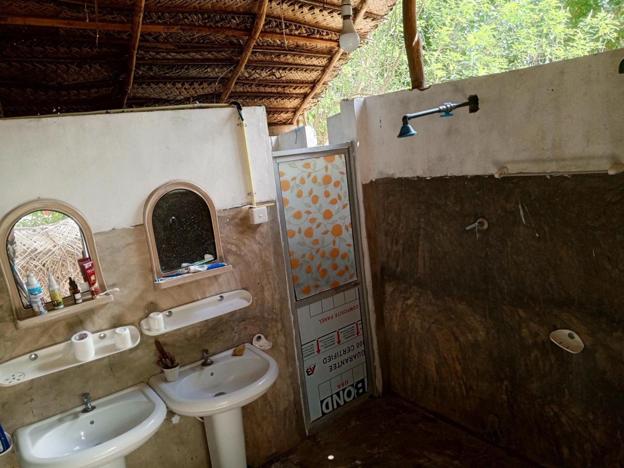 Surfing Lion Hostel ארוגם מראה חיצוני תמונה